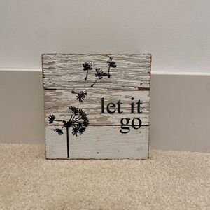 Wood sign “Let it go”